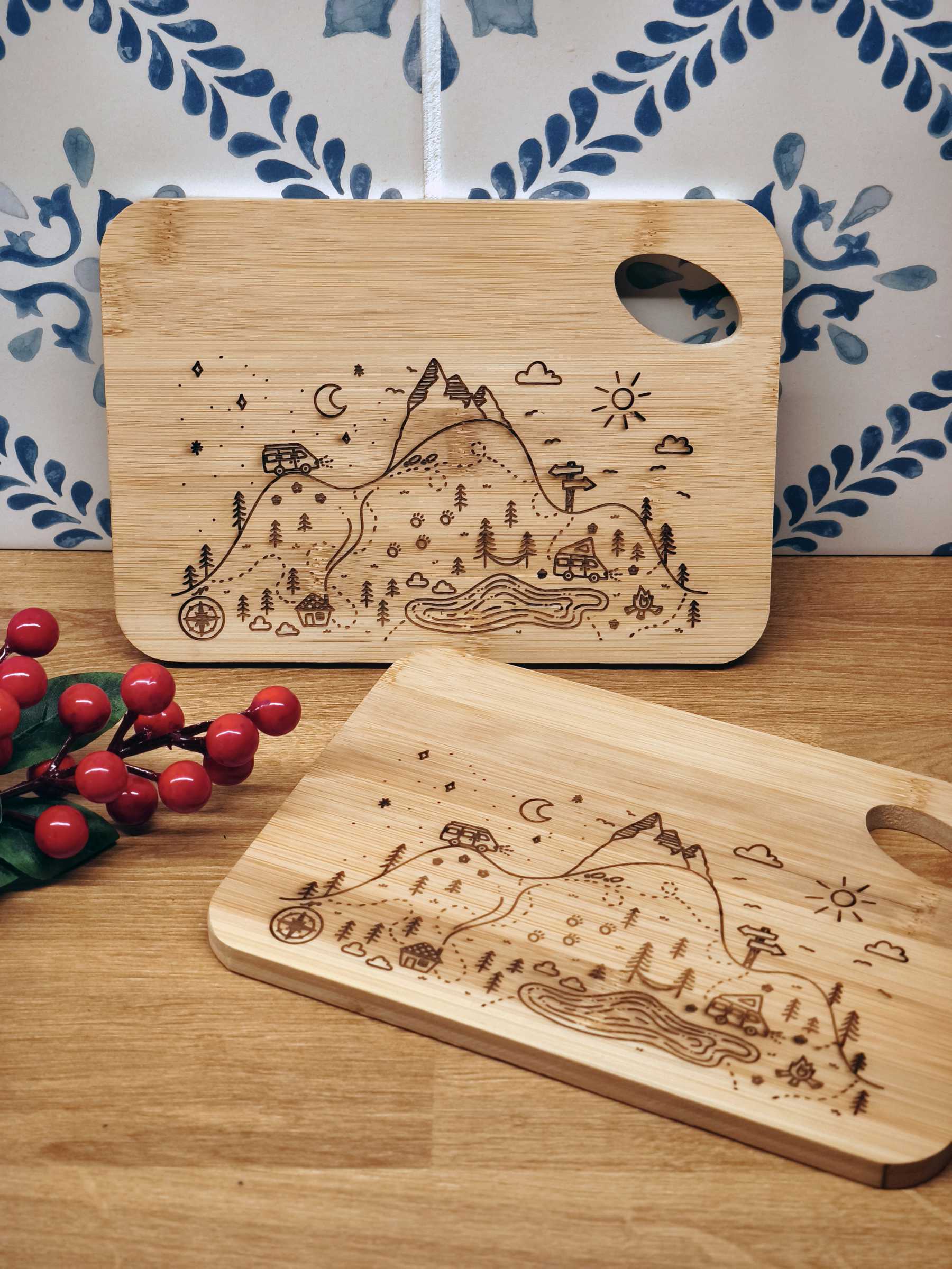 Tocător din bambus gravat – model montan