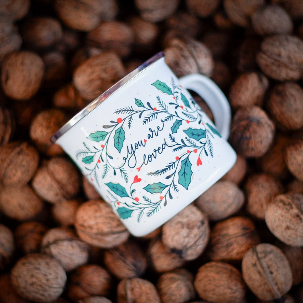 Cană emailată Crăciun "You are loved"