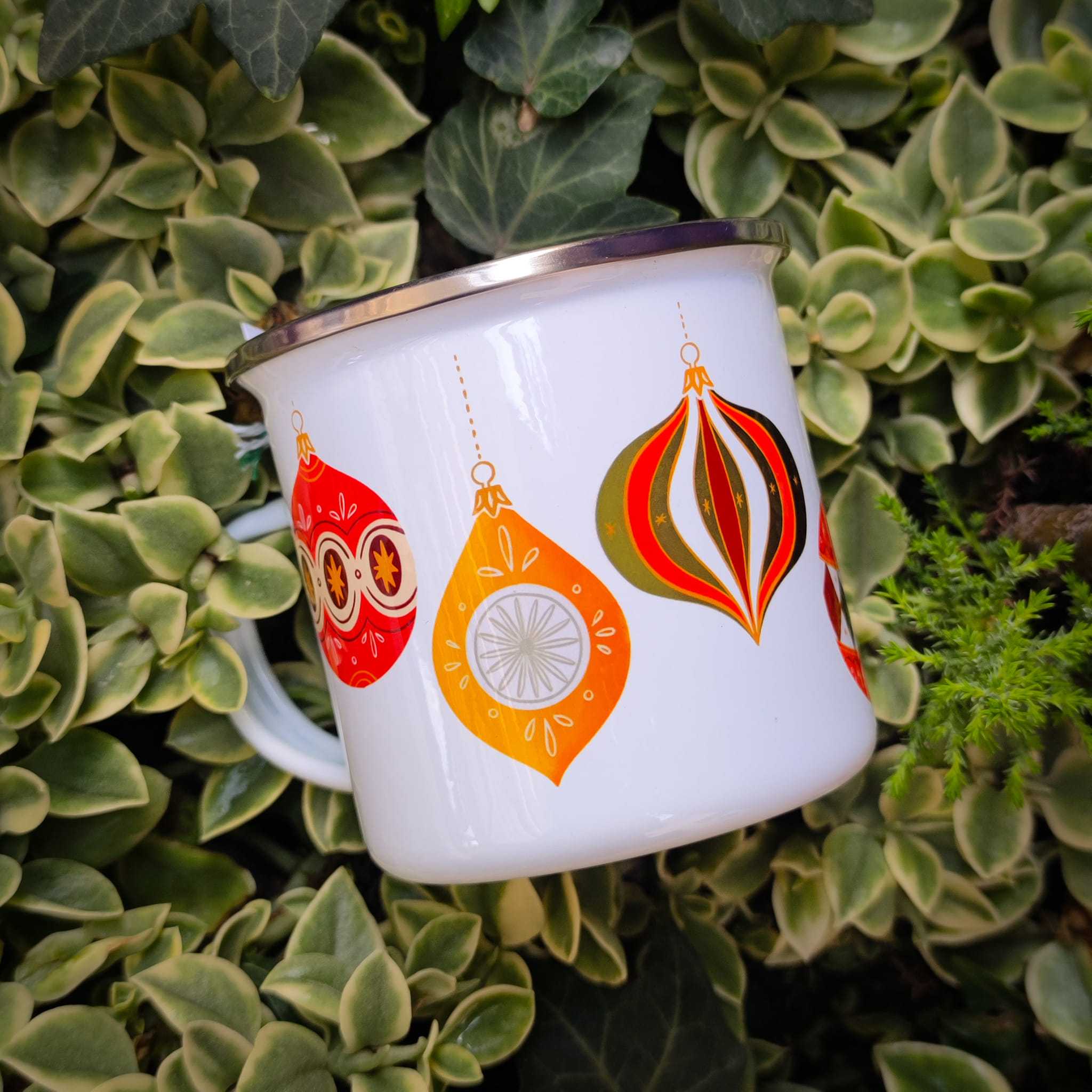 Cană emailată Crăciun cu globuri