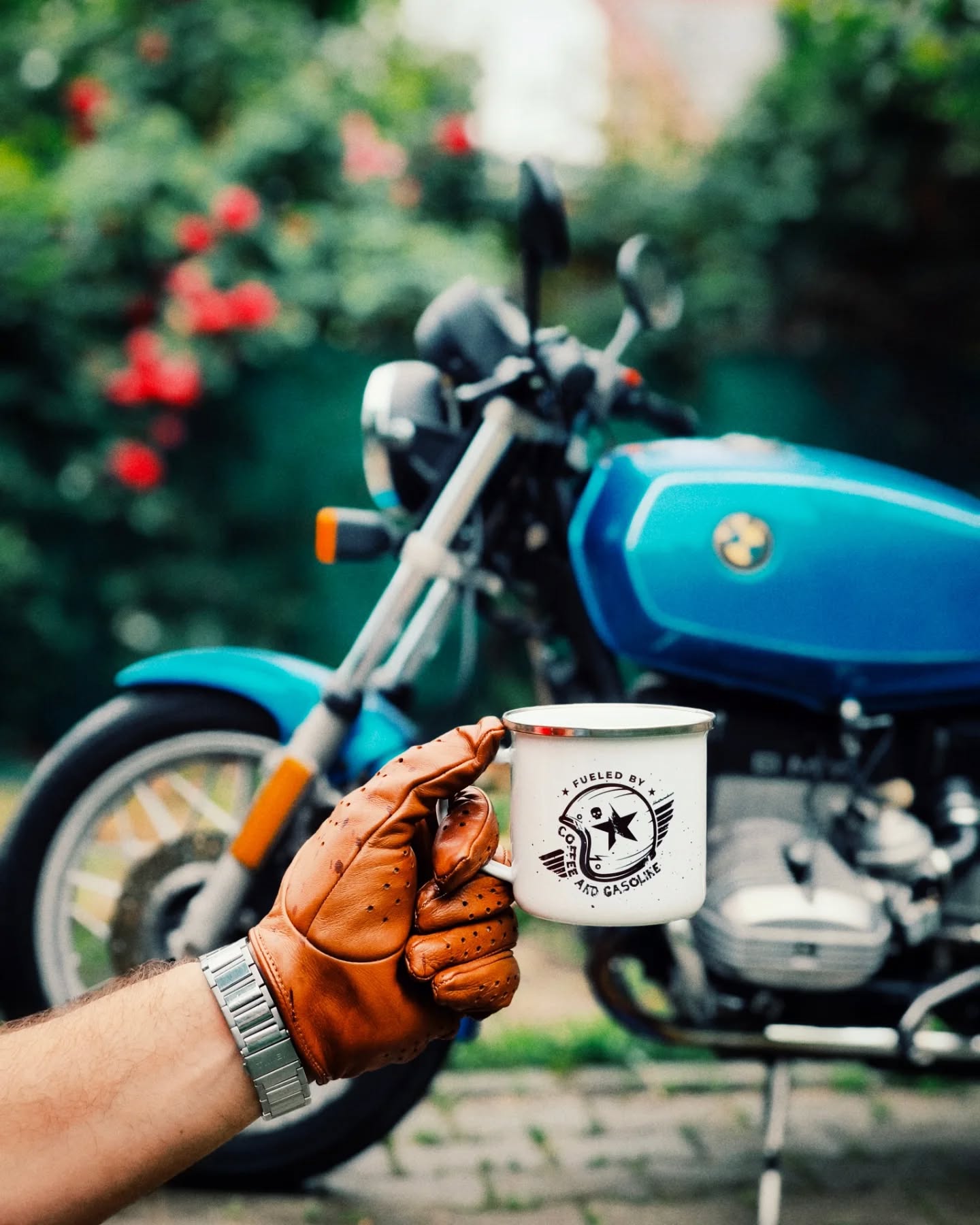 Cană emailată ”Fueled by coffee and gasoline” pentru motocicliști