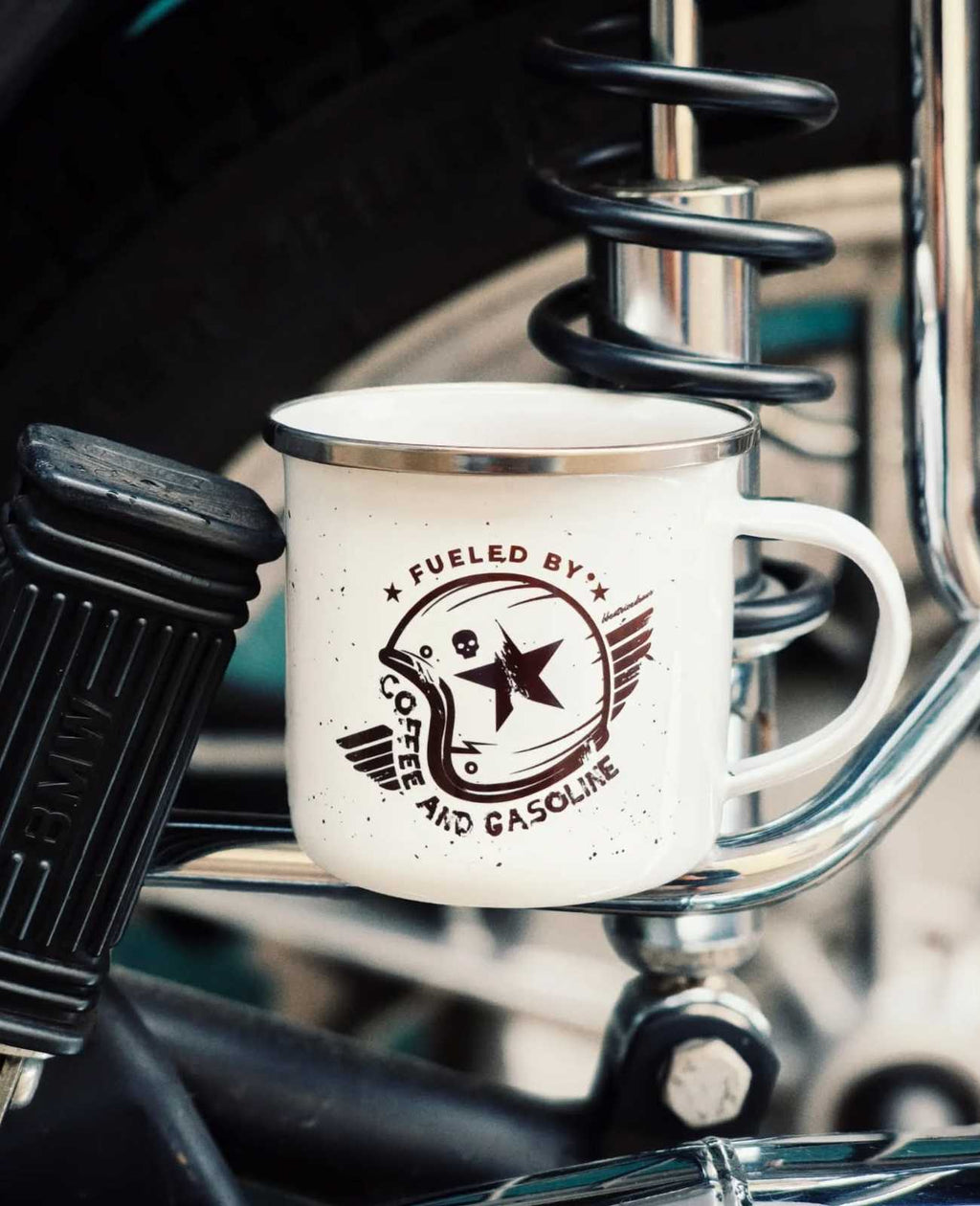 Cană emailată ”Fueled by coffee and gasoline” pentru motocicliști