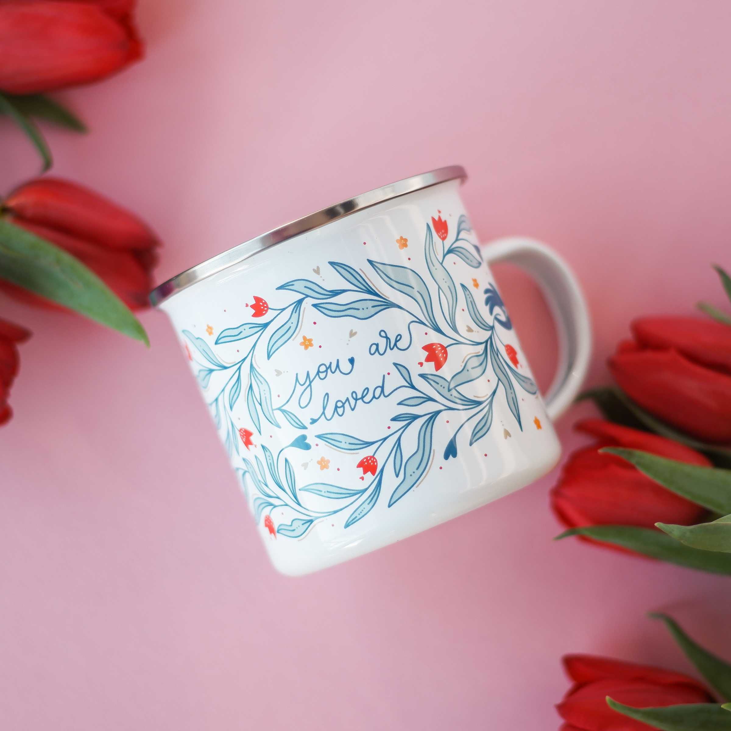 Cană emailată "You are loved"