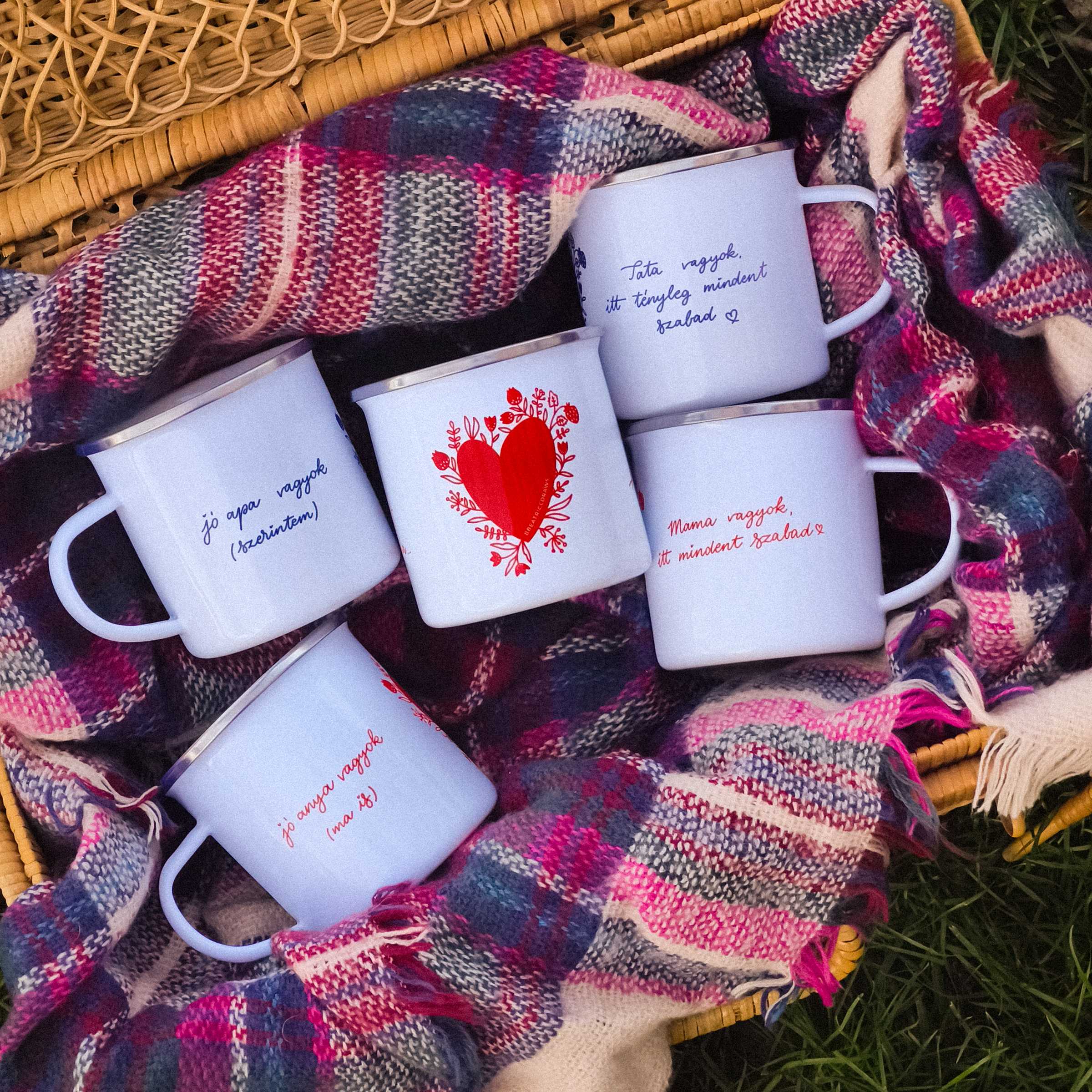 Cană emailată "Tata vagyok, itt tényleg mindent szabad"